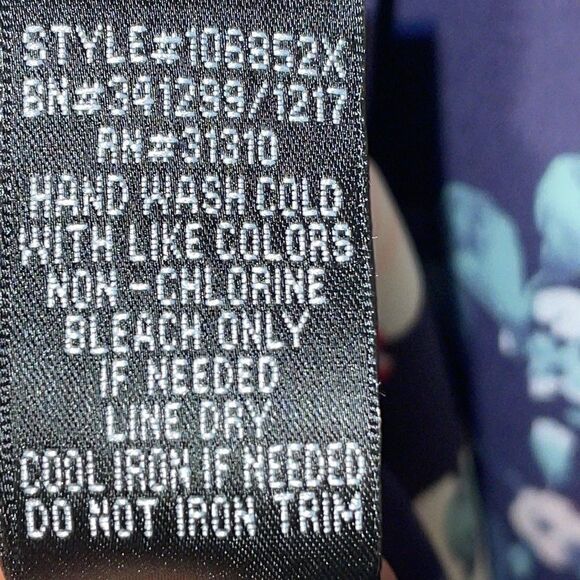 A. Byer floral cold open 3/4 sleeve keyhole neck and back w gold metal detail M - Picture 10 of 12